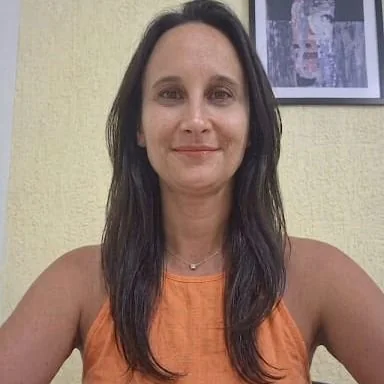 Marina Rezze Barthelson em atendimento profissional